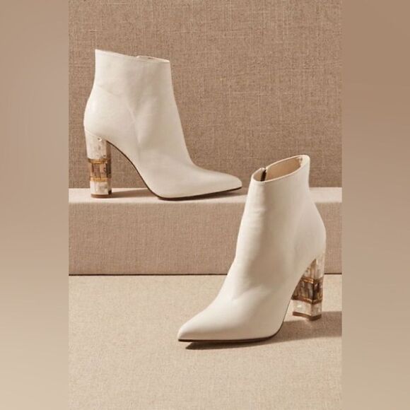 FREYA ROSE
LONDON  - Picture 7 of 14